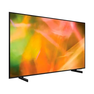 TV Samsung AU8000 exibindo imagens vibrantes em uma sala moderna e elegante.